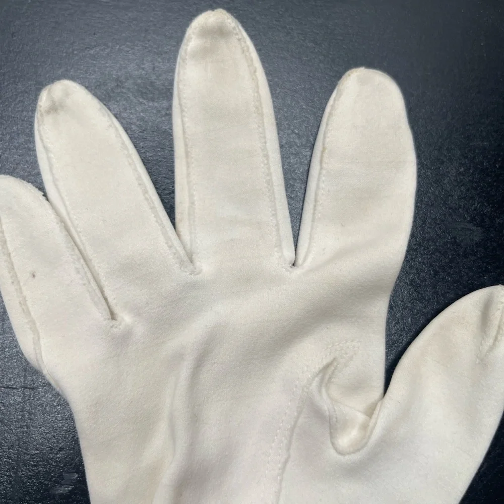 💕Bundle 3 for $20 Vintage Women’s White Formal Gloves